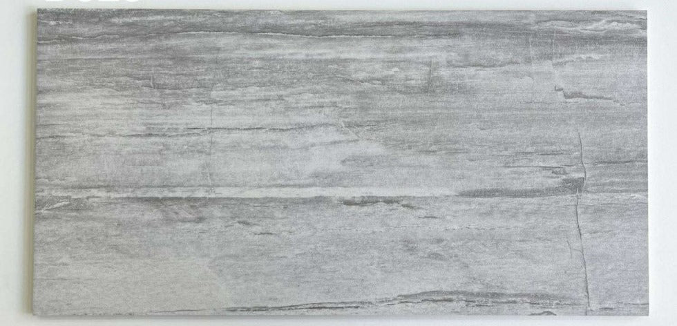 D823